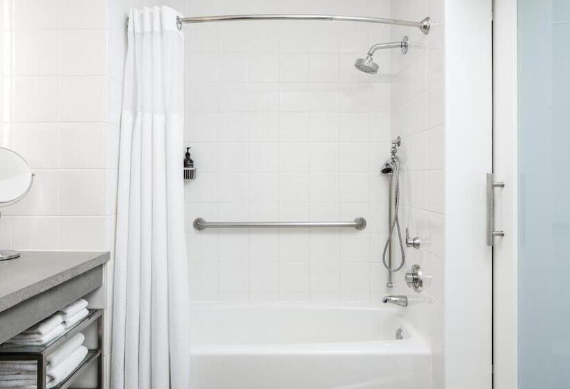 Номер Стандарт Кровать Кинг Адаптированный для Инвалидов, Archer Hotel Old Town Alexandria