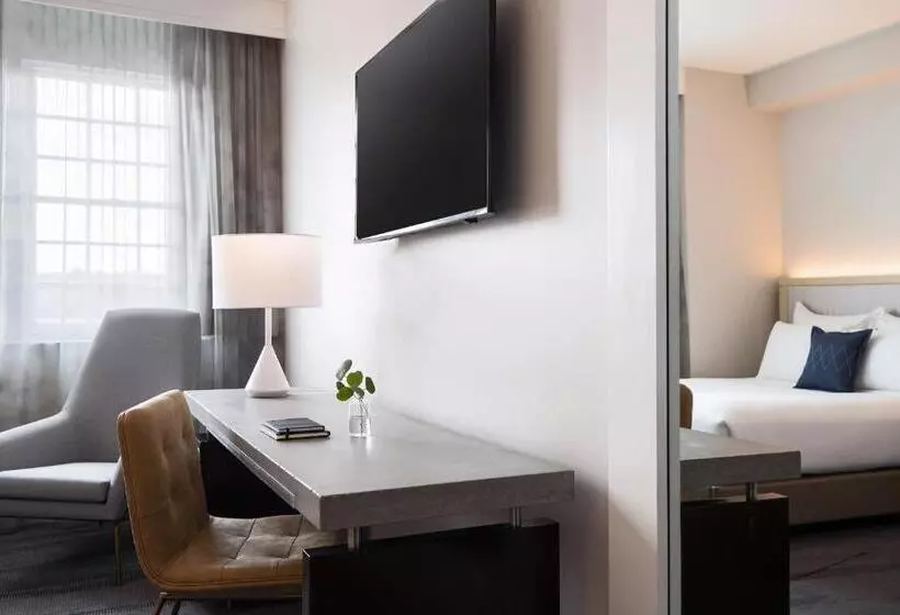 اتاق استاندارد با تخت بزرگ برای معلولان, Archer Hotel Old Town Alexandria