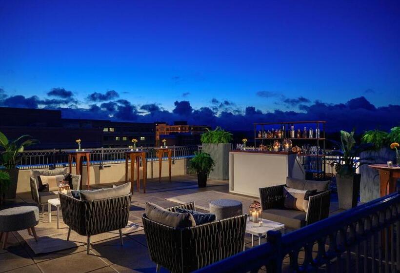 Президентский Люкс, Archer Hotel Old Town Alexandria