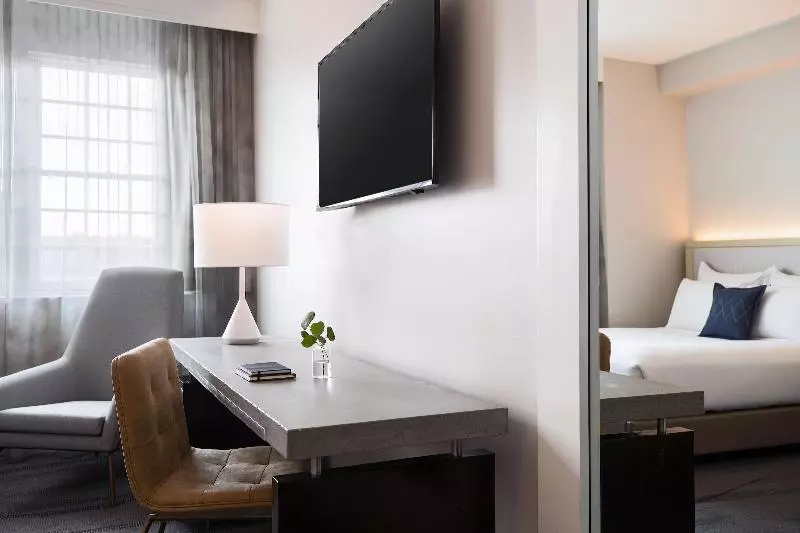 اتاق لوکس با تخت بزرگ, Archer Hotel Old Town Alexandria