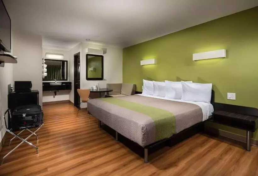 キングサイズベッドのデラックスルーム, Motel 6 Canoga Park, Ca