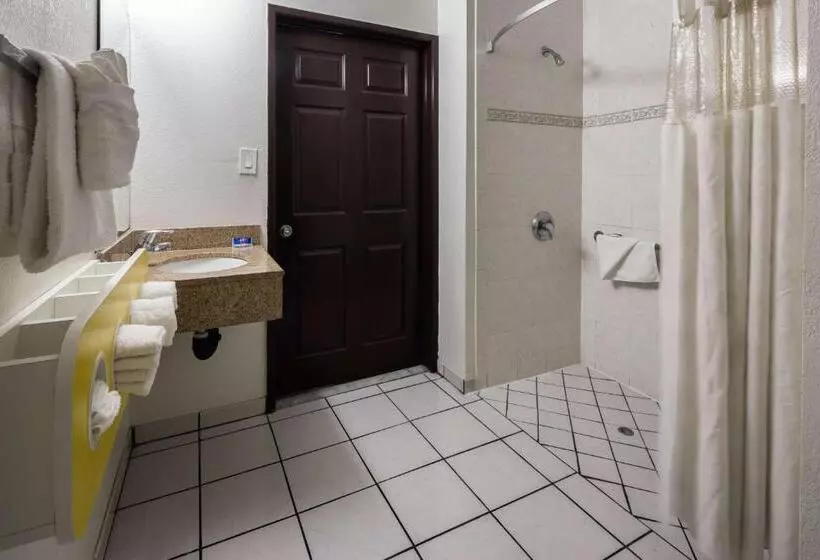 キングサイズベッドのデラックスルーム, Motel 6 Canoga Park, Ca