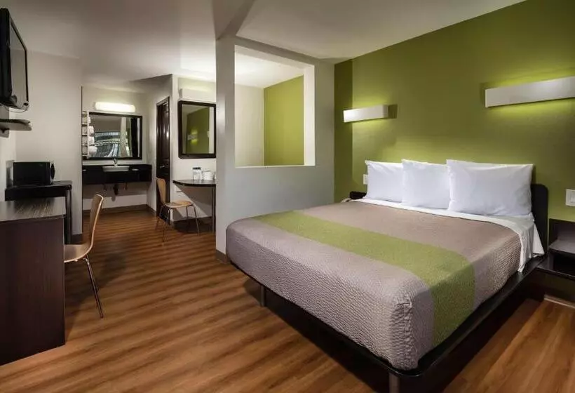 身障者適用キングサイズベッドルーム, Motel 6 Canoga Park, Ca