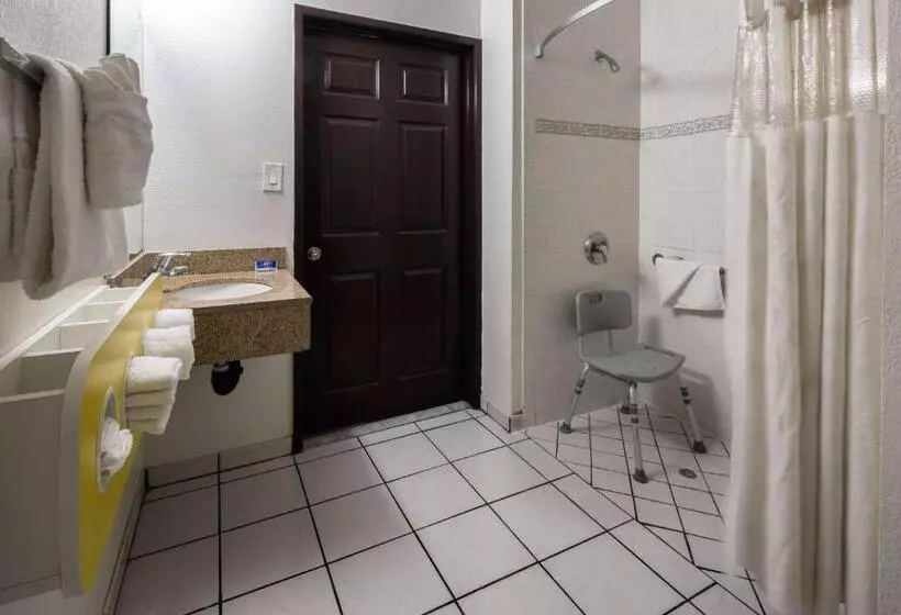 身障者適用キングサイズベッドルーム, Motel 6 Canoga Park, Ca