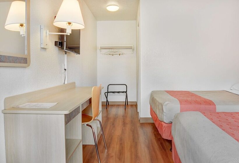 ２ダブルベッドのスタンダードルーム, Motel 6 Portland, Or  Central