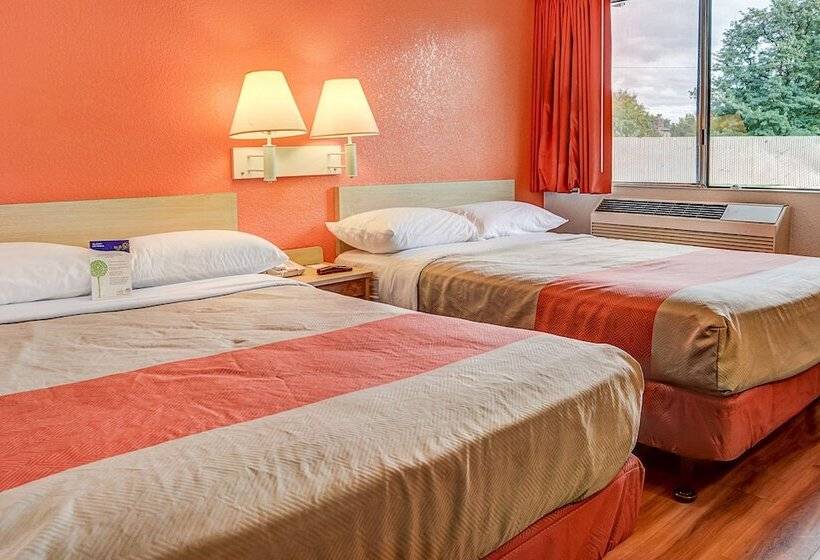 ２ダブルベッドのスタンダードルーム, Motel 6 Portland, Or  Central