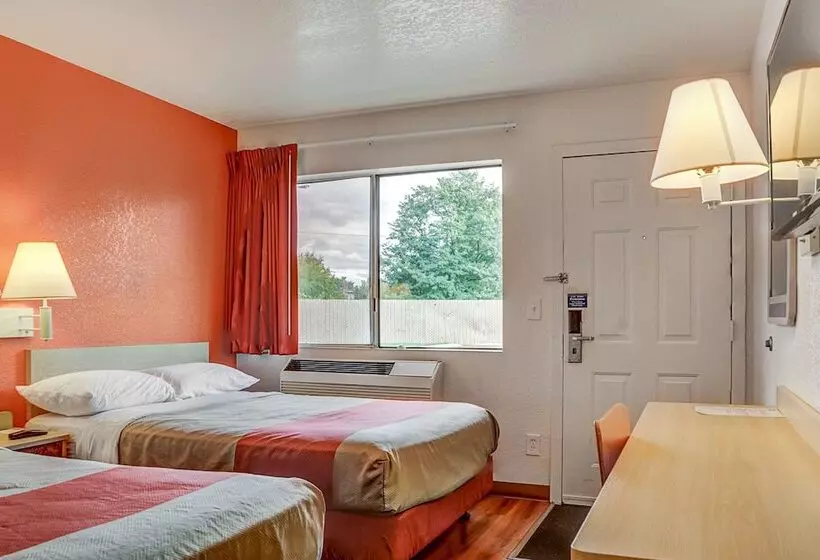 ２ダブルベッドのスタンダードルーム, Motel 6 Portland, Or  Central