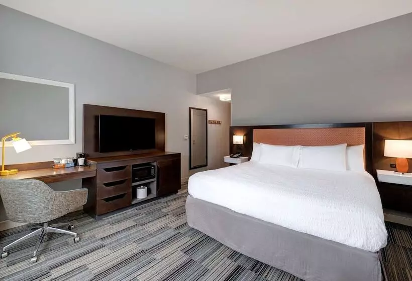キングサイドベッドのスタンダードワンルーム, Hampton Inn & Suites Tulare