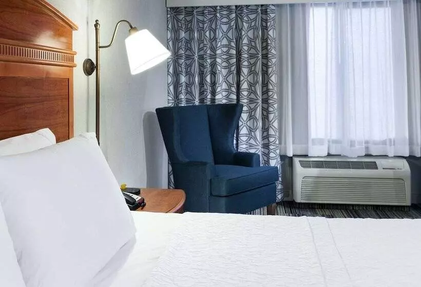 キングサイドベッドのスタンダードワンルーム, Hampton Inn & Suites Tulare