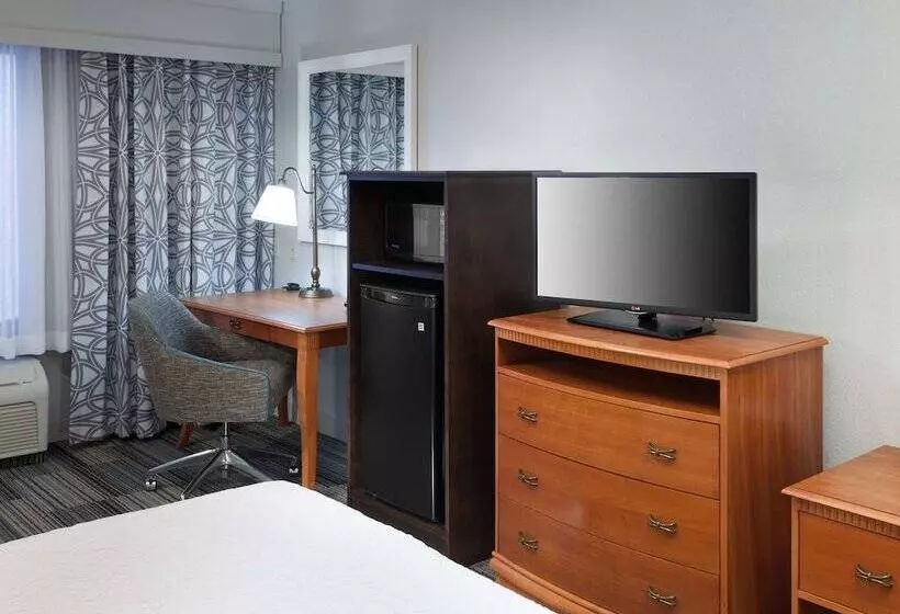 キングサイドベッドのスタンダードワンルーム, Hampton Inn & Suites Tulare