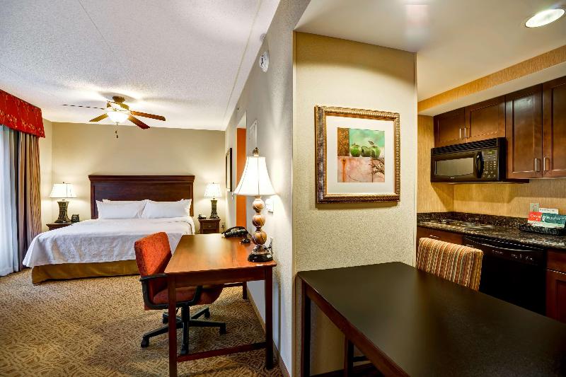 带大床的标准工作室, Homewood Suites Fredericksburg