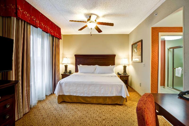带大床的标准工作室, Homewood Suites Fredericksburg