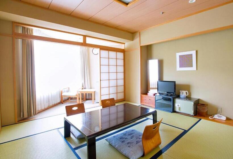 غرفة قياسية ثلاثية, New Greenpia Tsunan