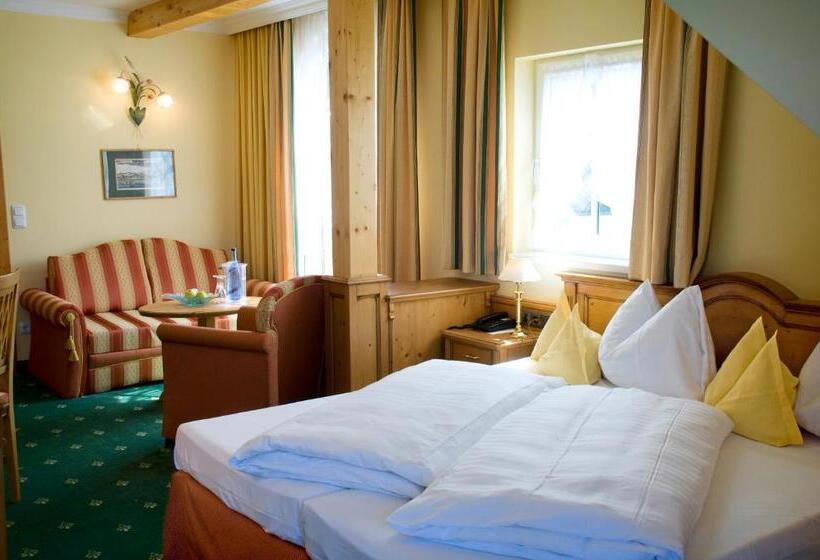 Suite with lake view, Peter