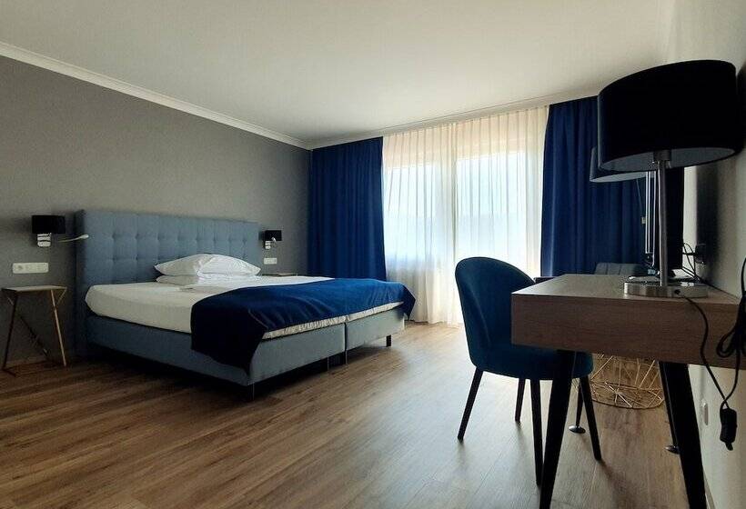 غرفة بيزنس, Raucherhansl