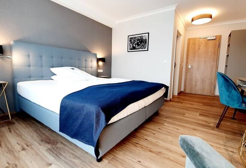 غرفة بيزنس, Raucherhansl