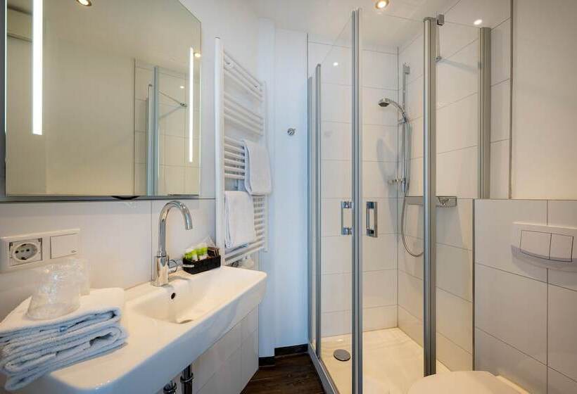 스탠다드 룸, Triton