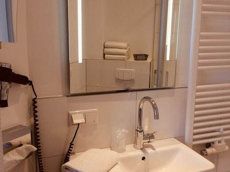 غرفة قياسية, Triton