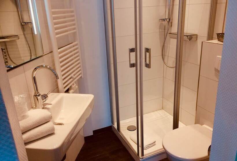 스탠다드 룸, Triton