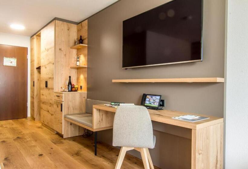 Номер Комфорт, Wirthshof Hotel & Chalets