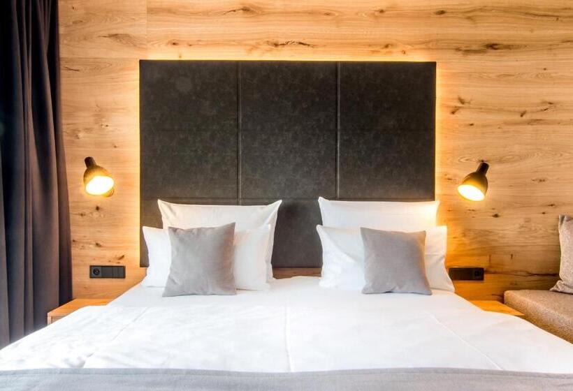 Номер Комфорт, Wirthshof Hotel & Chalets