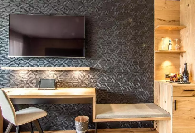 Deluxe-huone Parveke, Wirthshof Hotel & Chalets