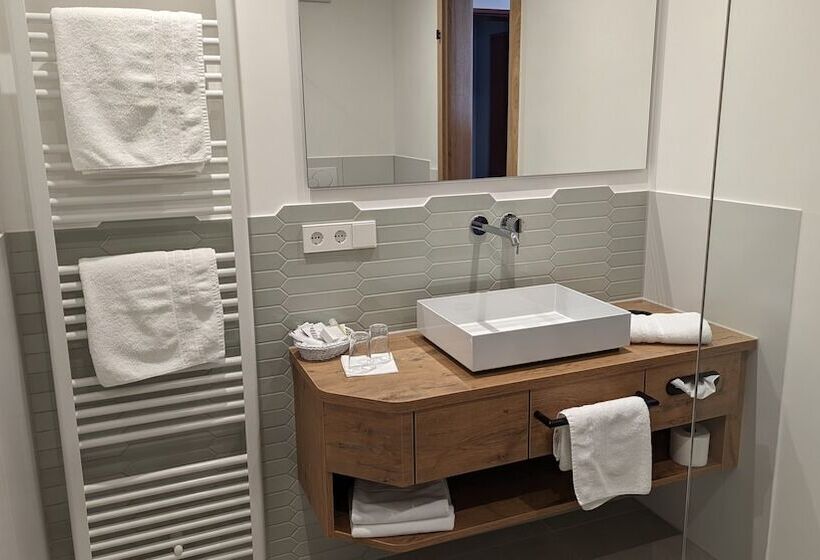 Номер Комфорт, Wirthshof Hotel & Chalets