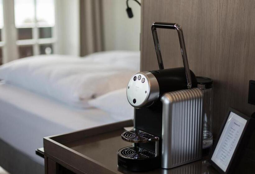 Superior room with lake view, Boutique Hotel Aichinger