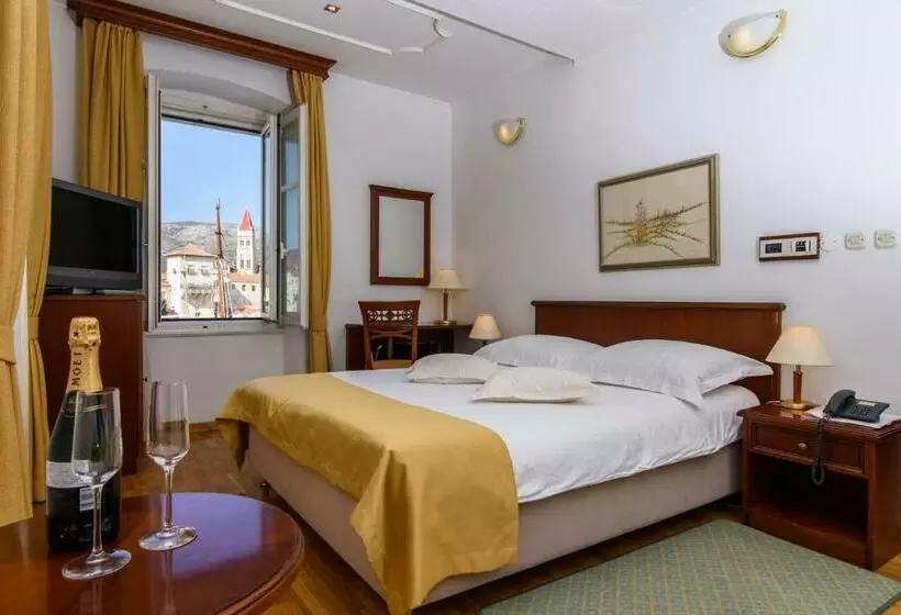 اتاق سوپریور, Heritage Hotel Vila Sikaa