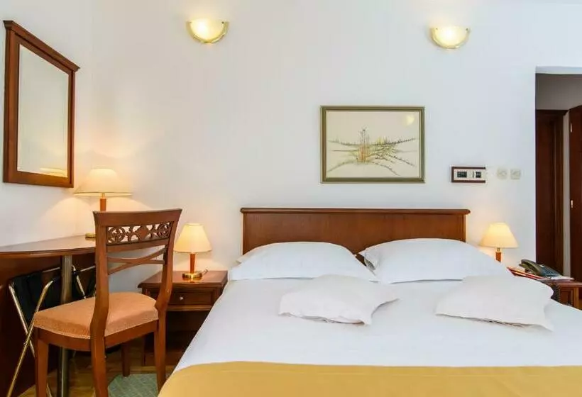 اتاق سوپریور, Heritage Hotel Vila Sikaa