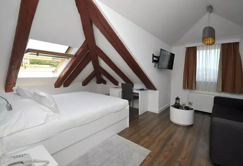 اتاق استاندارد, Heritage Hotel Vila Sikaa
