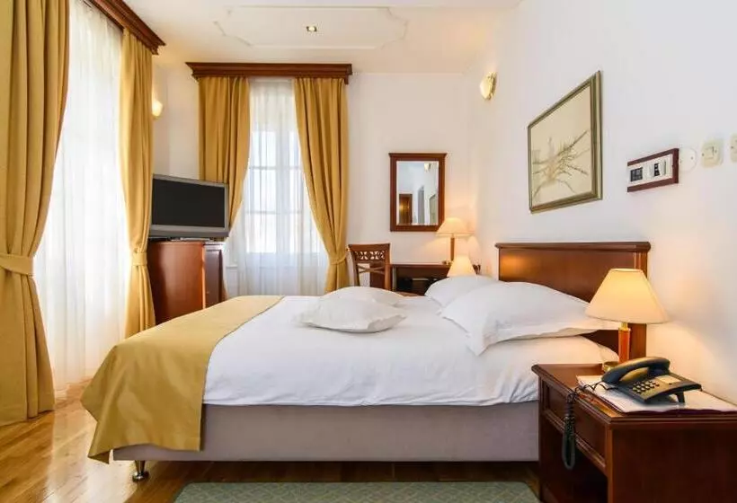 اتاق سوپریور, Heritage Hotel Vila Sikaa