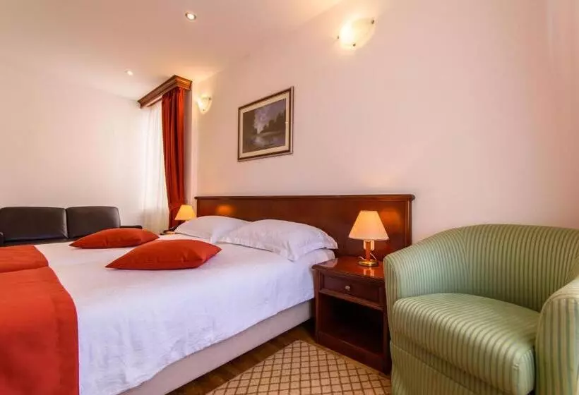 اتاق سوپریور, Heritage Hotel Vila Sikaa