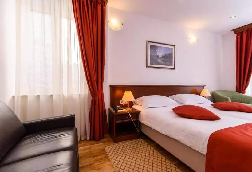 اتاق سوپریور, Heritage Hotel Vila Sikaa