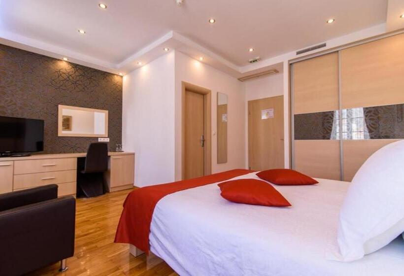 חדר דלוקס, Heritage Hotel Vila Sikaa