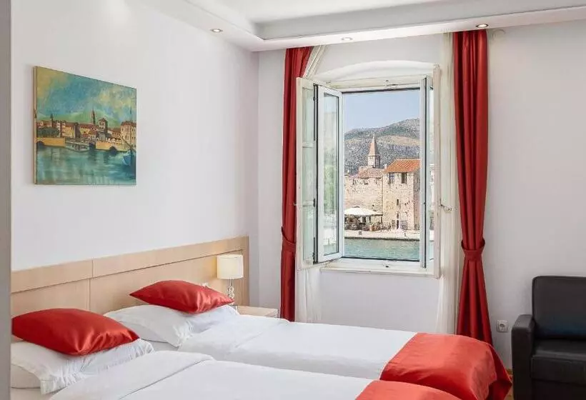 اتاق لوکس, Heritage Hotel Vila Sikaa
