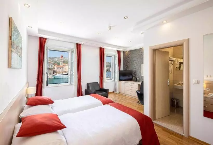 اتاق لوکس, Heritage Hotel Vila Sikaa