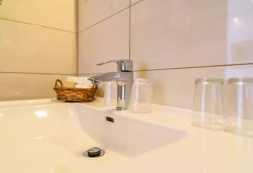 اتاق لوکس, Heritage Hotel Vila Sikaa