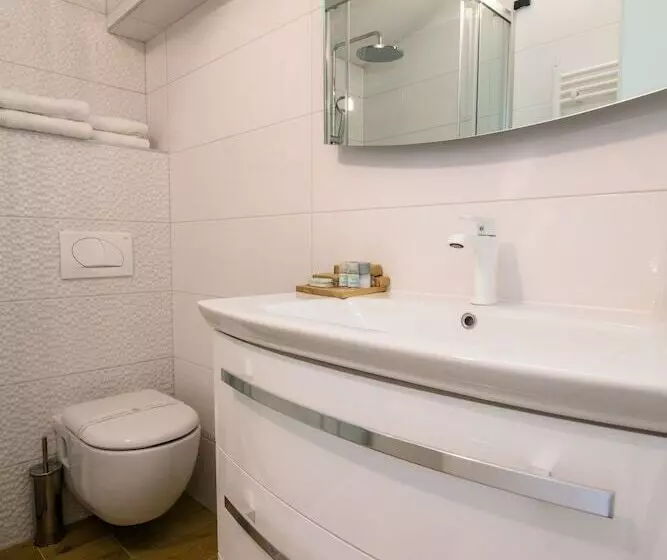 اتاق لوکس, Heritage Hotel Vila Sikaa