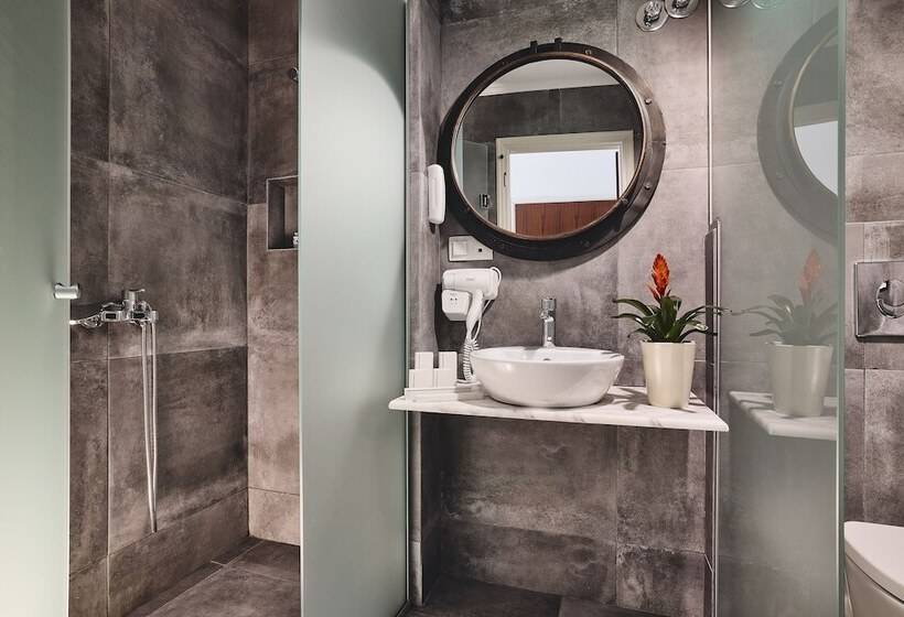 Номер Superior, Capetan Giorgantas