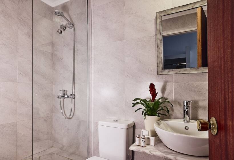 Номер Комфорт, Capetan Giorgantas