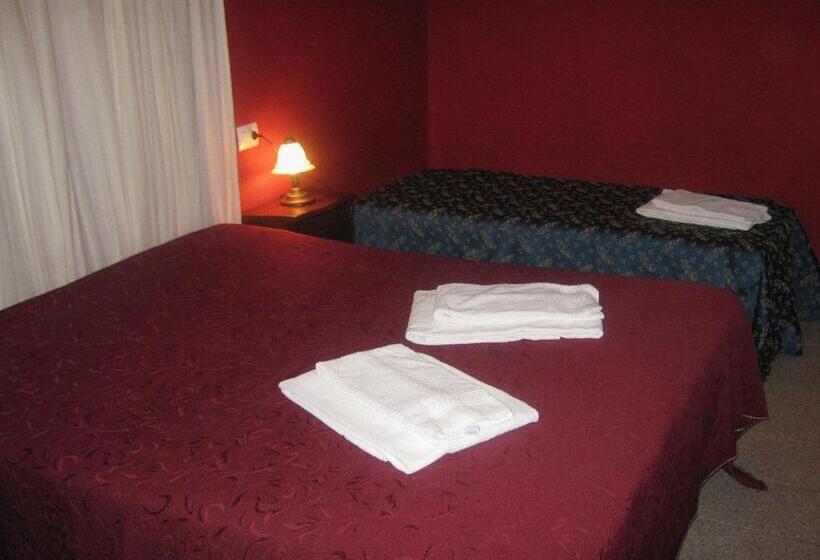 חדר סטנדרט לשלושה, Ferraro