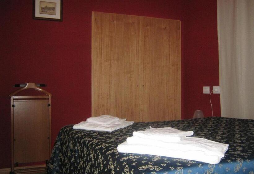 חדר סטנדרט לשלושה, Ferraro