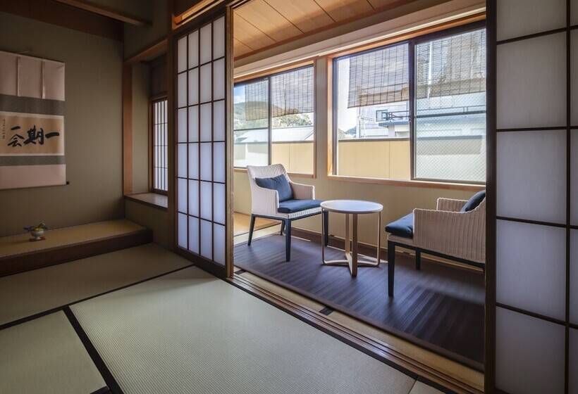 اتاق استاندارد, Gion Ryokan Karaku