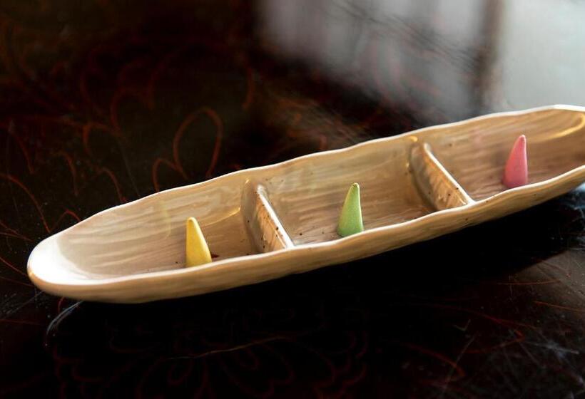 חדר סטנדרט לשלושה, Kurofune