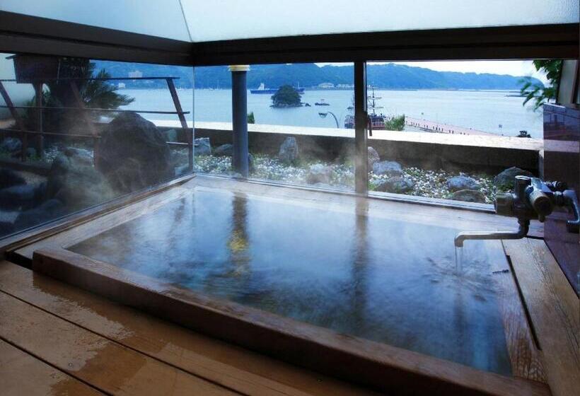 חדר דלוקס לשלושה, Kurofune