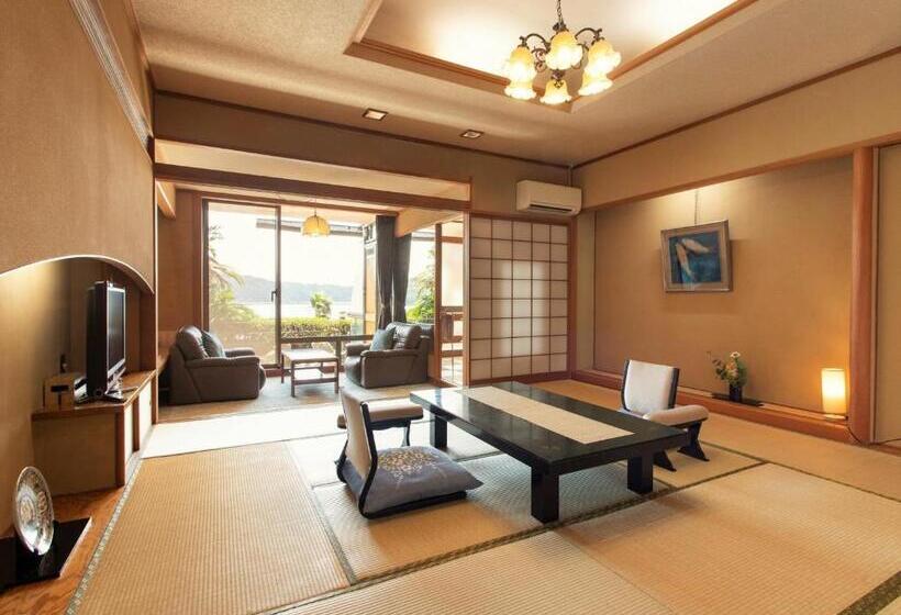 חדר דלוקס לארבעה, Kurofune