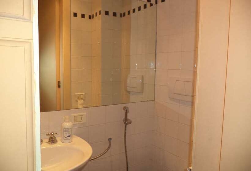 חדר סטנדרט לארבעה, Quo Vadis Roma 2