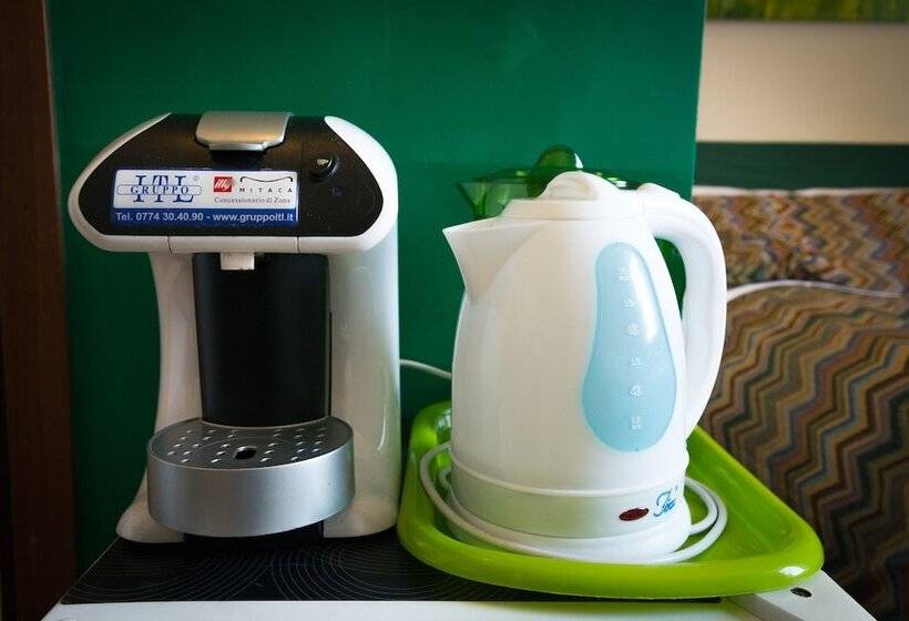 חדר סטנדרט לשלושה, Quo Vadis Roma 2