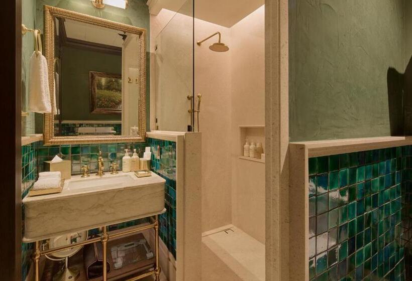 סטודיו דלוקס, Todos Santos Boutique